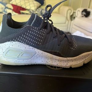 Curry 4 low basketball shoe